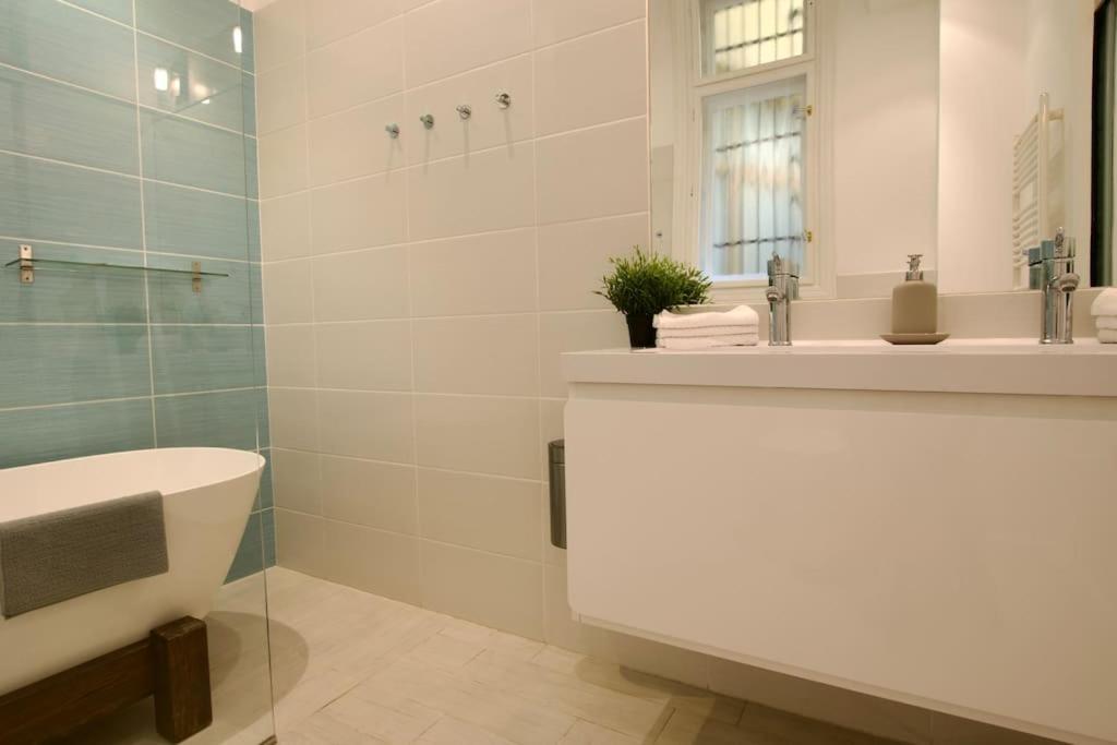 Premium Apartment By Hi5- Anker Apartment Budapest Ngoại thất bức ảnh